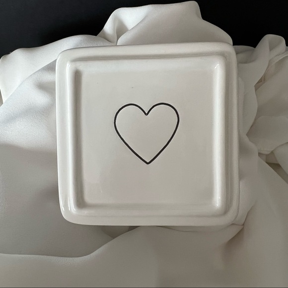 Rae Dunn Heart Artisan Collection Trinket Box - Picture 6 of 10